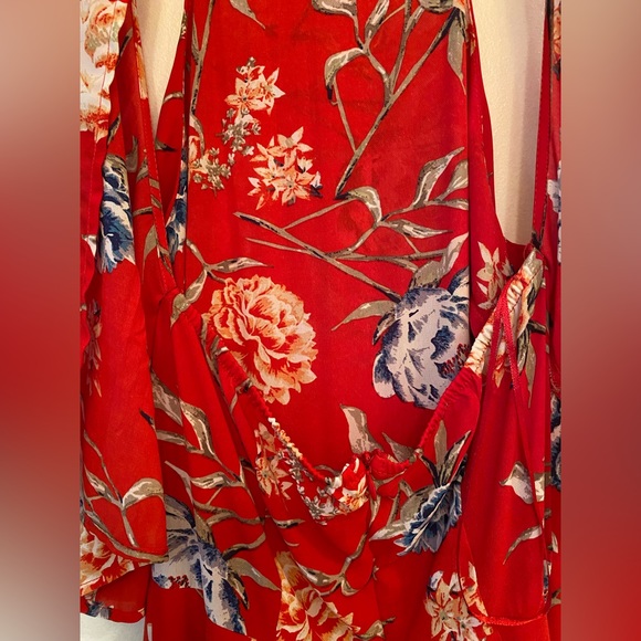 NWOT Romeo & Juliet Red Floral Jumpsuit - Size Medium - Picture 13 of 15